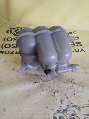 Бачок системи охолодження двигуна розширювальний 4M0121403D VAG