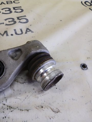 Правий важіль передній нижній підвіски 4M0407156D VAG