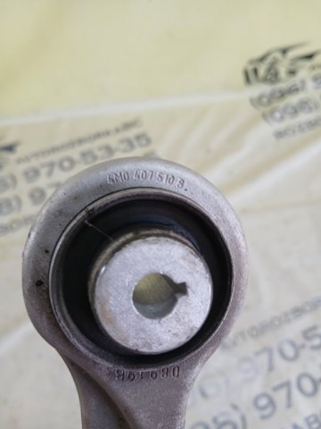 Важіль передньої підвіски верхній, правий 4M0407510B VAG