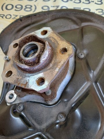 Кулак поворотний правий 4M0505432Q VAG