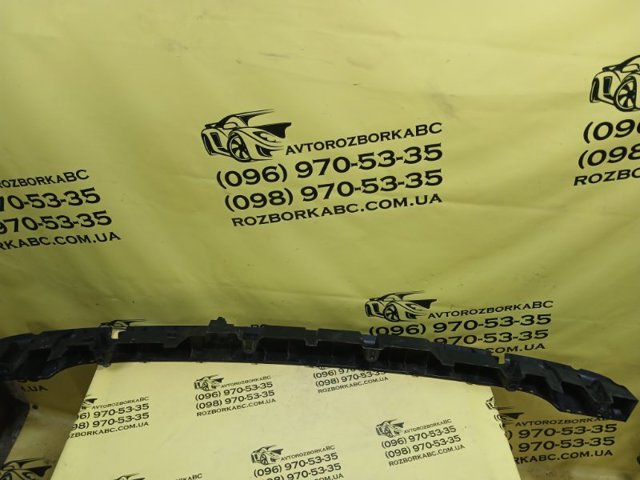 Кронштейн бампера заднього, центральний 4M0807458 VAG