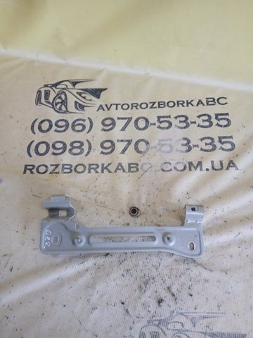 Кронштейн кріплення крила переднього правого верхній 4M0821432 VAG