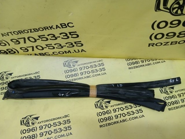 Ущільнювач накладки порогу передній лівий 4M0839119D VAG
