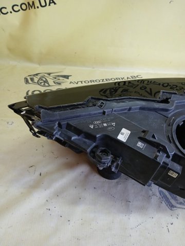 Фара передня права 4M0941034B VAG