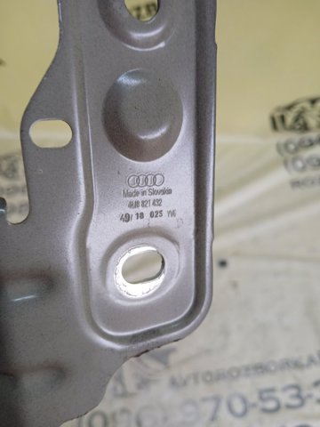 Кронштейн кріплення крила переднього правого верхній 4M8821432 VAG