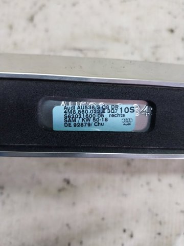 Автомобільний рейлінг на дах лівий 4M8860021E3Q7 VAG