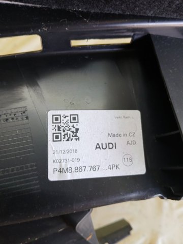 Обшивка стійки кузова внутрішня, задня ліва 4M88677674PK VAG