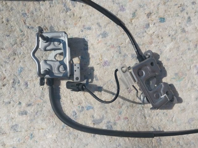 Замок капота 51237224883 BMW