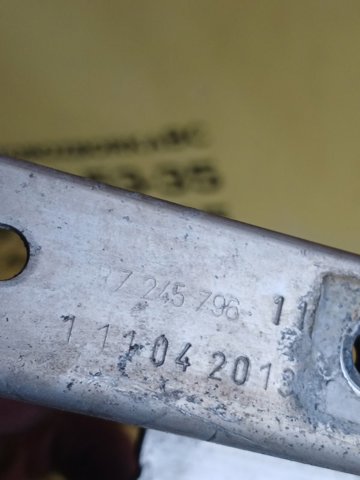 Кронштейн передньої балки 51647245796 BMW