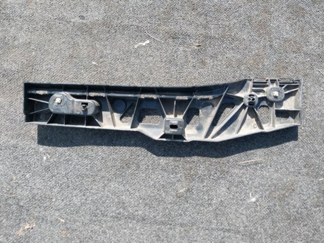 Кронштейн зовнішньої накладки порога правого 51777387348 BMW