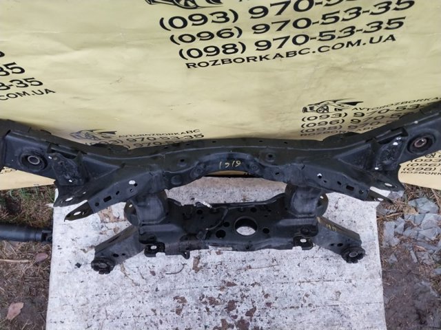 Балка задньої підвіски поперечна 554005AE0E NISSAN