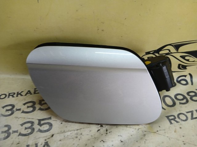 Дверцята бензобака 561809857L VAG