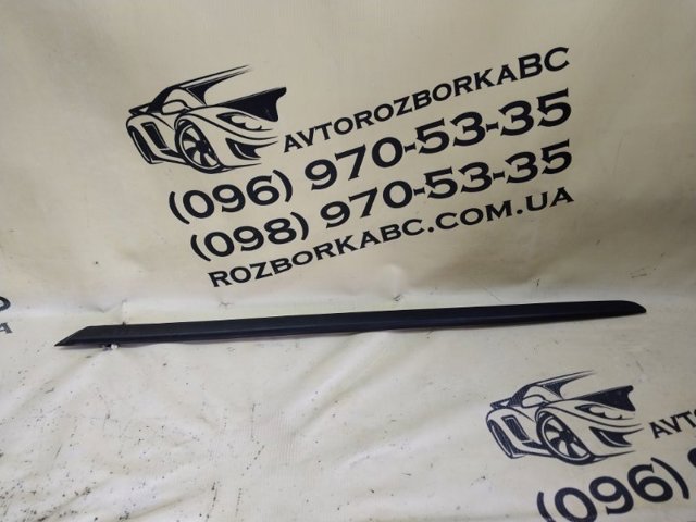 Захисна накладка вітрового скла права 571854328A5AP VAG