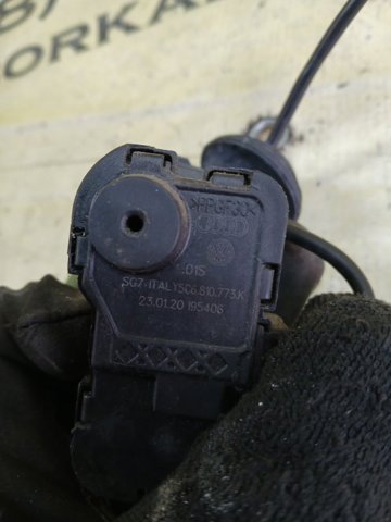 Замок відкривання лючка бензобаку 5C6810773K VAG
