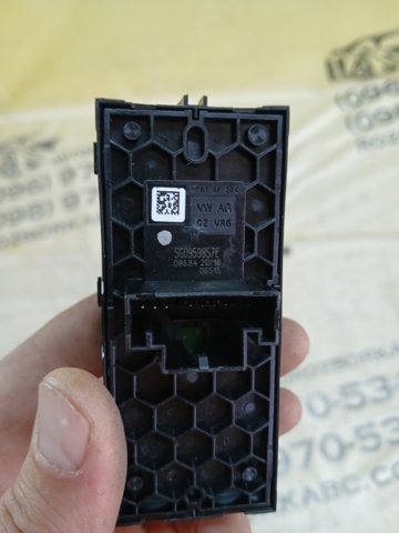 Кнопки переднього лівого склопід'ємника 5G0959857E VAG