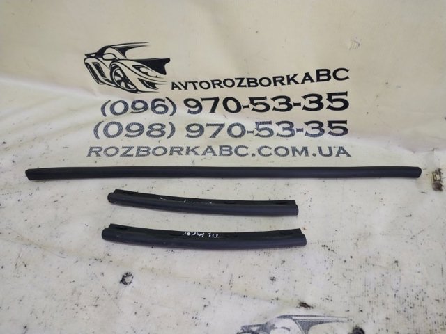Ущільнювач капота 5NA823707 VAG
