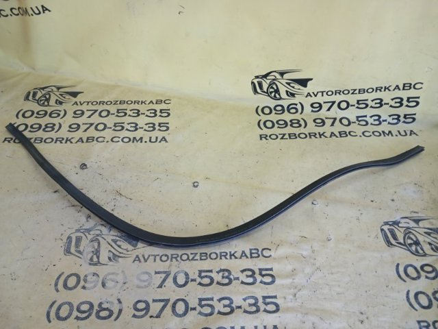 Ущільнювач капота 5NA823723 VAG