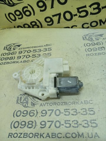 Моторчик склопідйомника двері задніх, лівих 5Q4959811G VAG