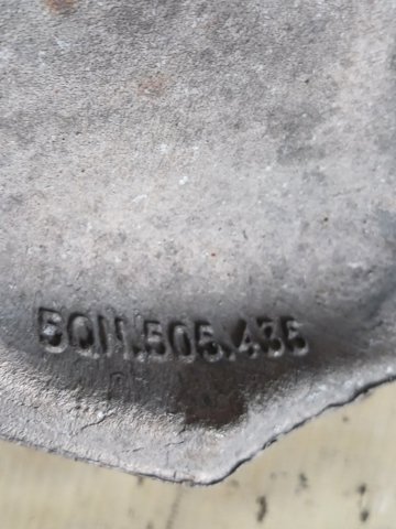 Цапфа ліва 5QN505435 VAG