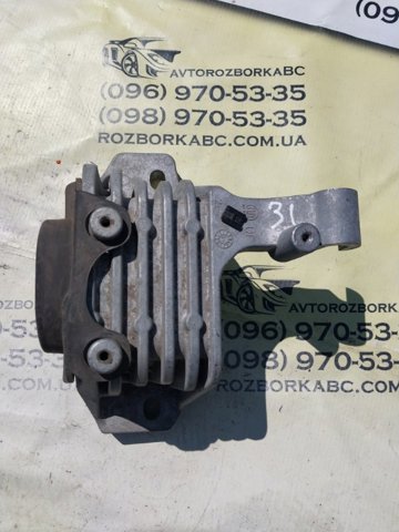Подушка (опора) двигуна, ліва 68245568AA CHRYSLER