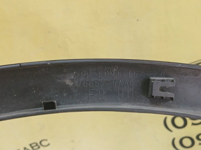 Накладка передньої лівої арки колеса 768525AA0A NISSAN