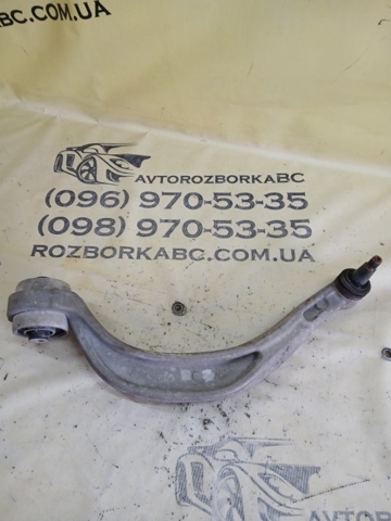 Правий важіль передній нижній підвіски 80A407696D VAG