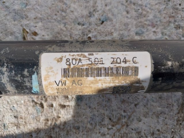 Піввісь задня, права 80A501204C VAG