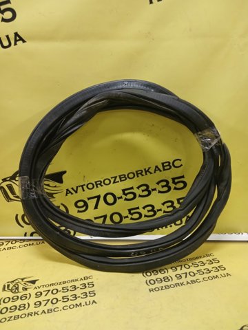 Ущільнювач двері передньої (на кузові) 80A831721C VAG