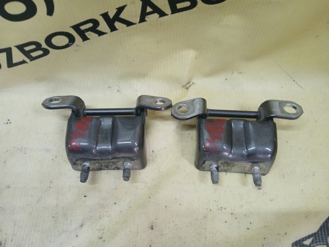 Петля задніх лівих дверей 824019AM0A NISSAN