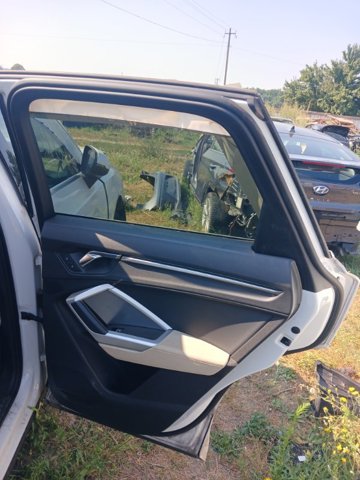 Двері пасажирські задні праві 83A833052C VAG