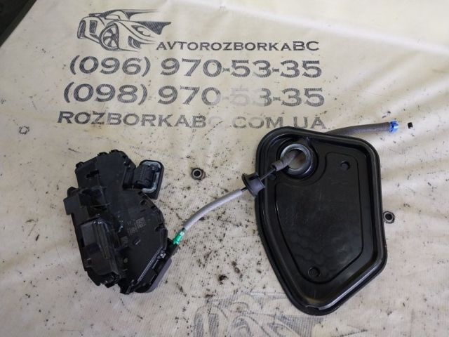 Замок задніх дверей, правих 83A839016B VAG