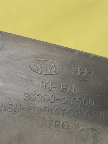 Накладка верхня передньої панелі/супорту радіатора 863602T500 HYUNDAI