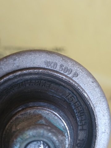 Важіль передньої підвіски верхній, лівий 8K0407509B VAG