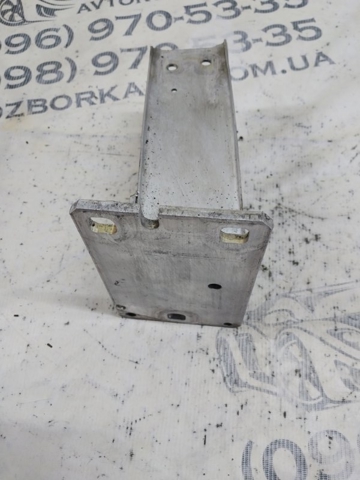 Кронштейн підсилювача переднього бампера 8R0807133A VAG
