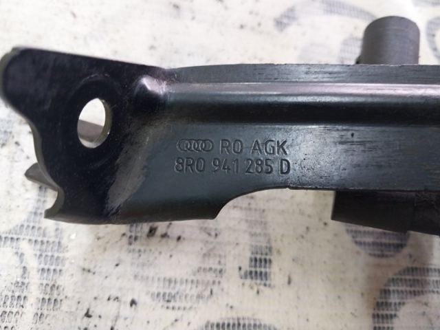 Датчик рівня положення кузова, передній лівий 8R0941285D VAG
