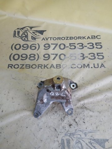 Кронштейн подушки (опори) двигуна, лівої 8W0199307Q VAG
