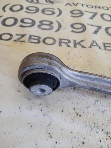 Важіль передньої підвіски верхній, лівий 8W0407509A VAG