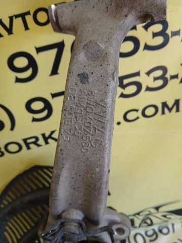 Цапфа поворотна права 8W0407560 VAG