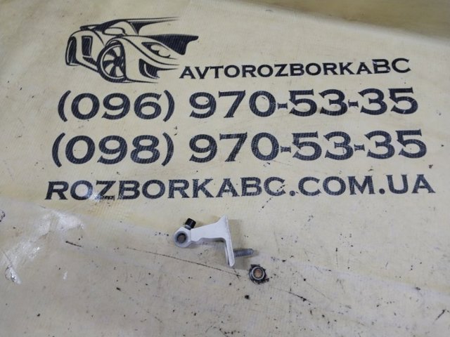 Дверний шарнір правий передній 8W0831404A VAG