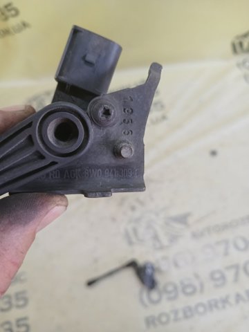 Датчик рівня положення кузова, задній лівий 8W0941309C VAG