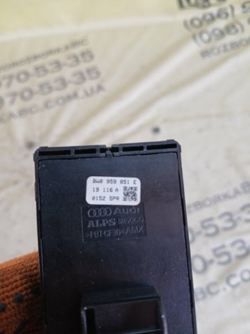 Кнопки переднього лівого склопід'ємника 8W0959851E VAG