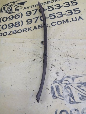 Ущільнювач капота 8W6823126 VAG
