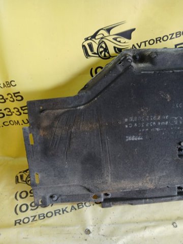 Захист днища, правий 8W6825208B VAG