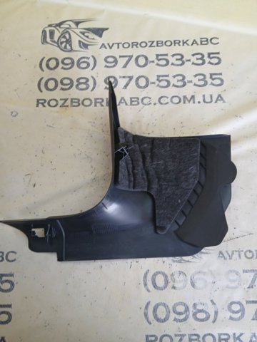 Обшивка стійки кузова внутрішня, передня права 8W6867272B VAG