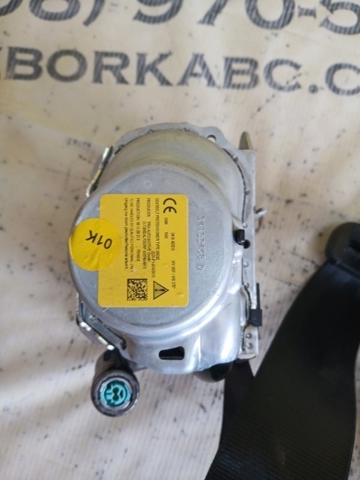 Пасок безпеки задній правий 8W8857806AV04 VAG