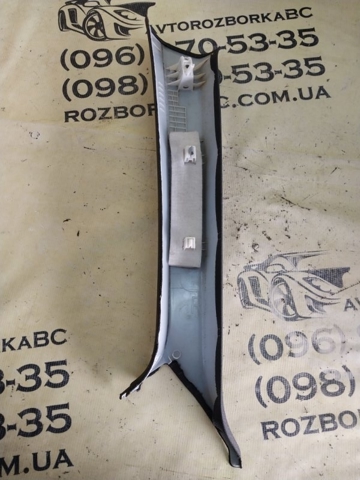 Обшивка стійки кузова внутрішня, передня права 8W8867234F VAG