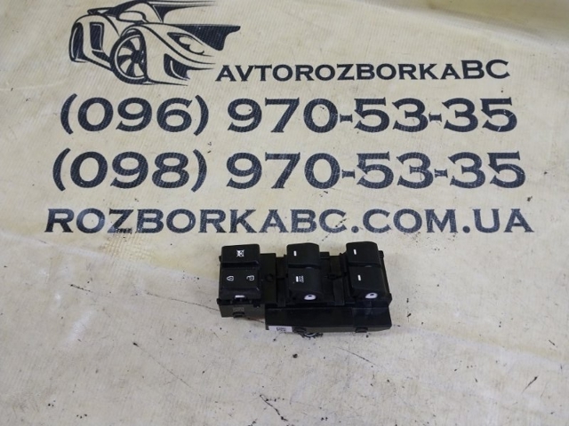 Кнопки переднього лівого склопід'ємника 93570F2100 HYUNDAI