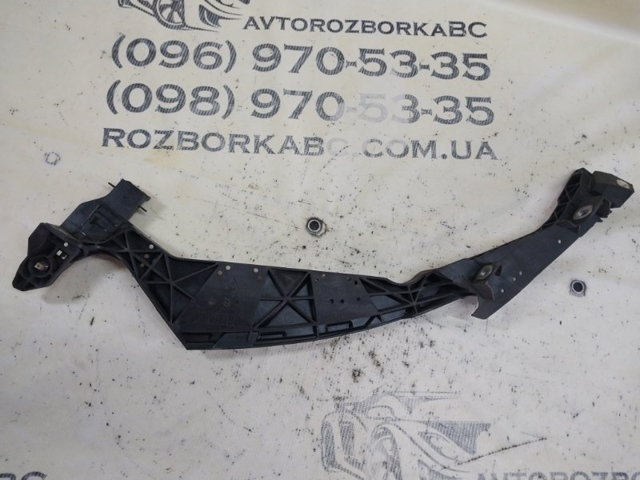 Направляюча переднього бампера, права 95B807890C VAG