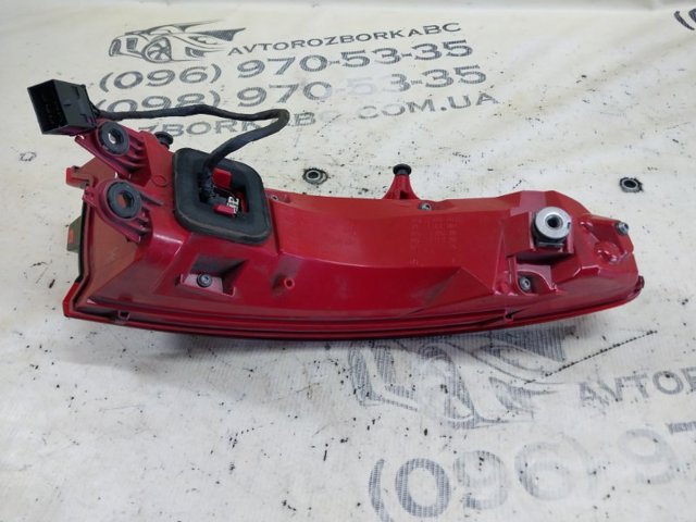 Задній правий зовнішній ліхтар 95B945096A VAG