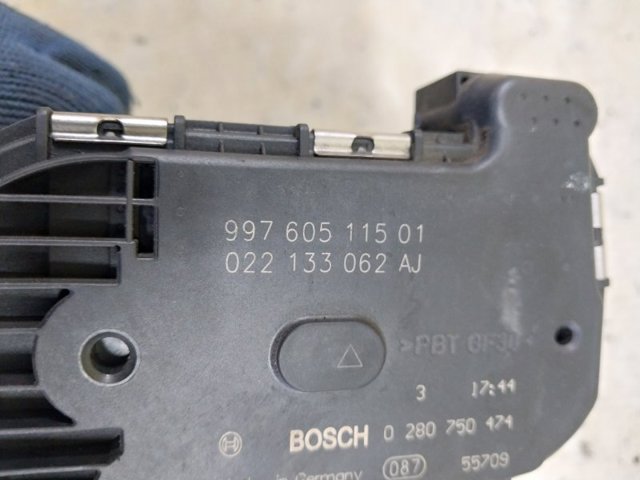 Дросільна заслінка в зборі 99760511501 VAG